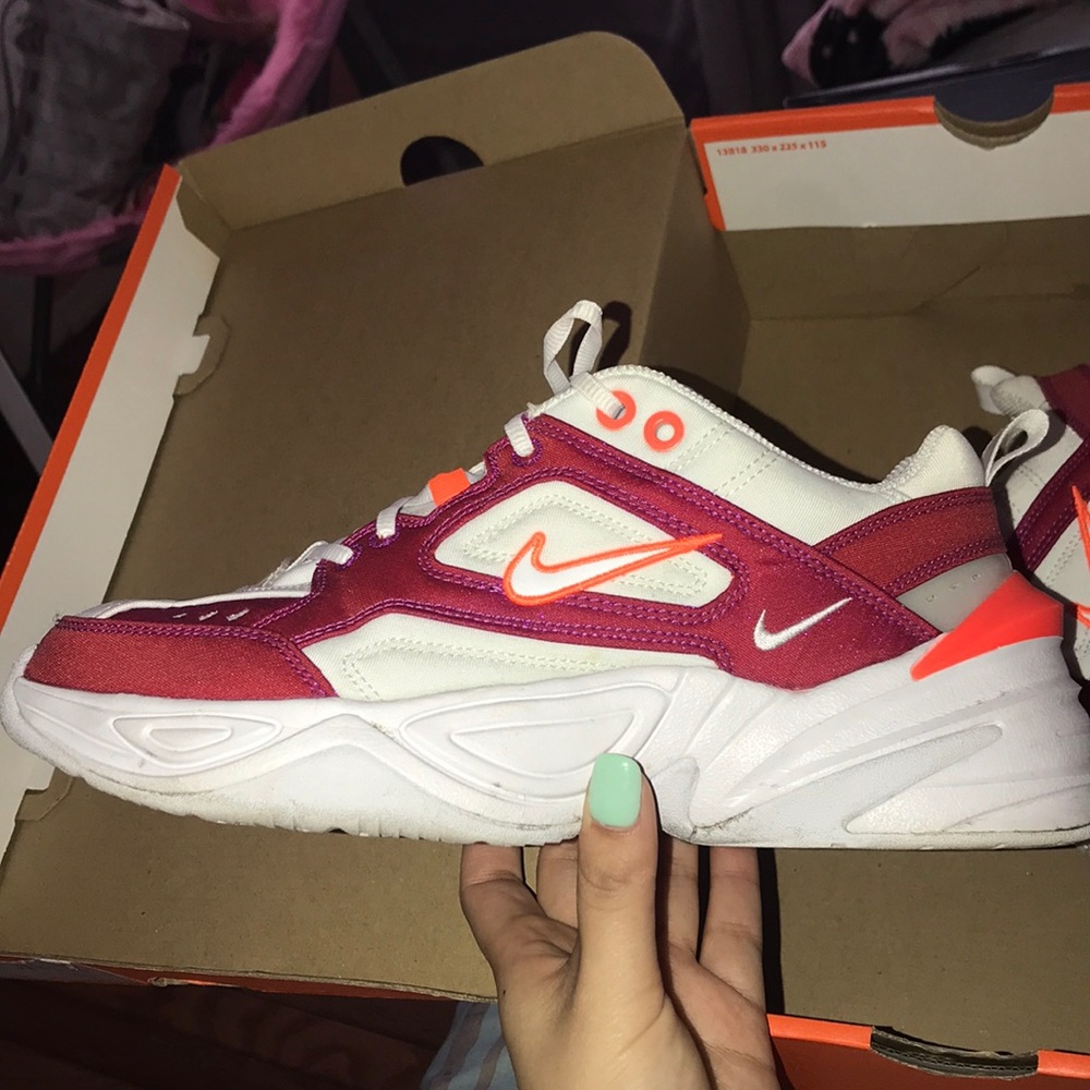 Women’s m2k Tekno SE hyper crimson